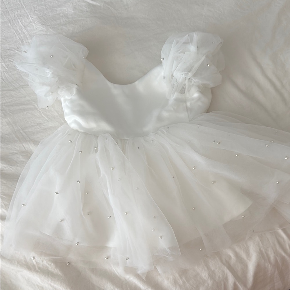 Elegant White Tulle Dress with Puff Sleeves